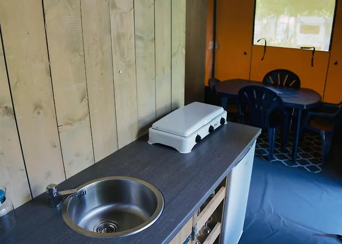 2000 - Safaritent Medium * Osecna