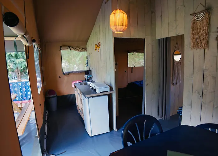 2000 - Safaritent Medium * Osecna